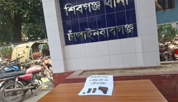 চাঁপাইনবাবগঞ্জে পুলিশের অভিযানে বিদেশি পিস্তল, গুলি ও ম্যাগাজিন জব্দ