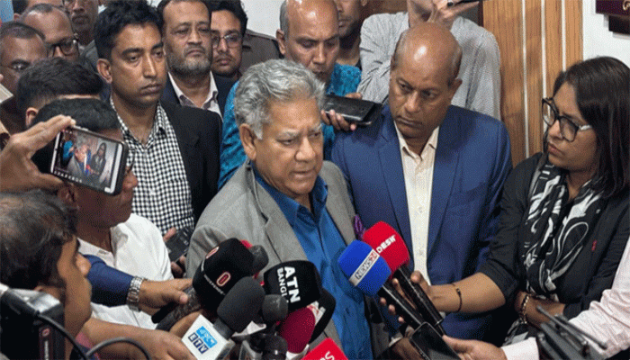 চট্টগ্রাম বন্দর ইস্যুতে সরকার হার্ডলাইনে যাওয়ার সিদ্ধান্ত নিয়েছে: উপদেষ্টা