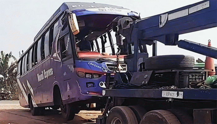 ফরিদপুরে যাত্রীবাহী বাস উল্টে নিহত ২