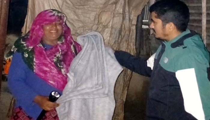 গভীর রাতে শীতার্ত মানুষের পাশে মানবিক এসিল্যান্ড, শিবু দাশ