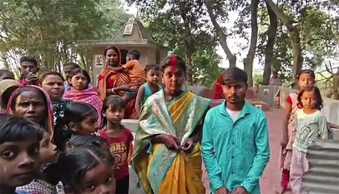 সাবেক স্বামীর সামনে প্রেমিককে মালা পরিয়ে বিয়ে