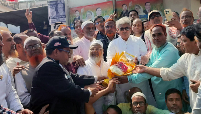 রাজশাহী-৩ আসনে বিজয়ের পরদিনই এলাকায় নবনির্বাচিত এমপির শুভেচ্ছা বিনিময়