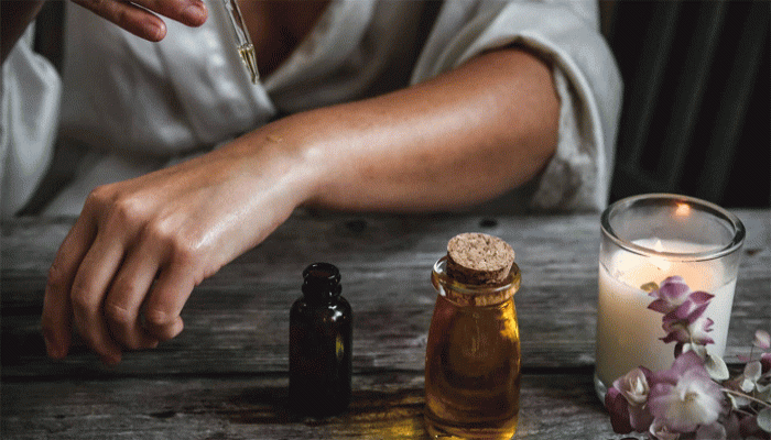 স্নায়ুর উত্তেজনা প্রশমিত হবে, ৫টি এসেনশিয়াল অয়েল ব্যবহার করতে পারেন রোজ