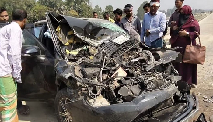 টাঙ্গাইলে প্রাইভেটকার-ভ্যান সংঘর্ষে দুইজন নিহত