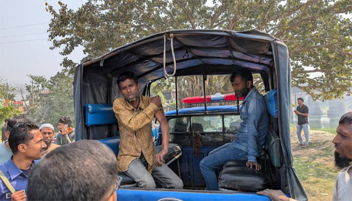 আত্রাইয়ে অ্যাম্পুলসহ দুই মাদকসেবী আটক : ভ্রাম্যমাণ আদালতে কারাদণ্ড