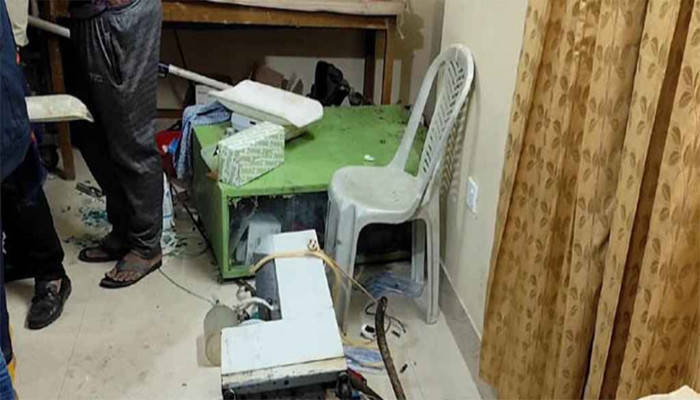 সার্জারির সময় রোগীর মৃত্যুর অভিযোগ, ক্লিনিক ভাঙচুর