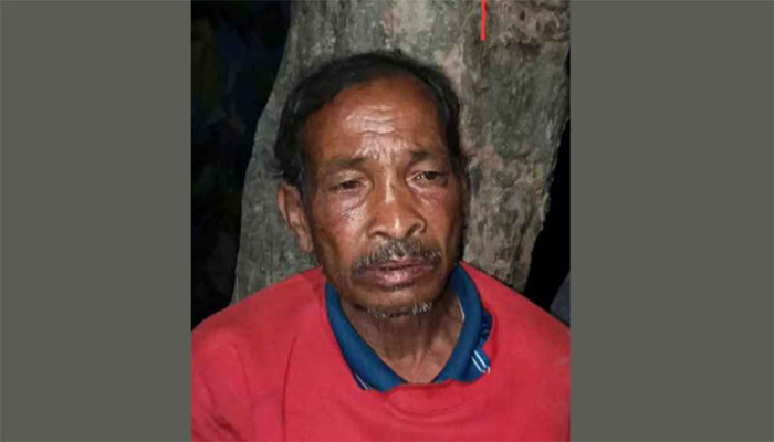 নওগাঁয় কুকুরের মাংস বিক্রির চেষ্টাকারী কসাইকে পিটুনির পর পুলিশে সোপর্দ