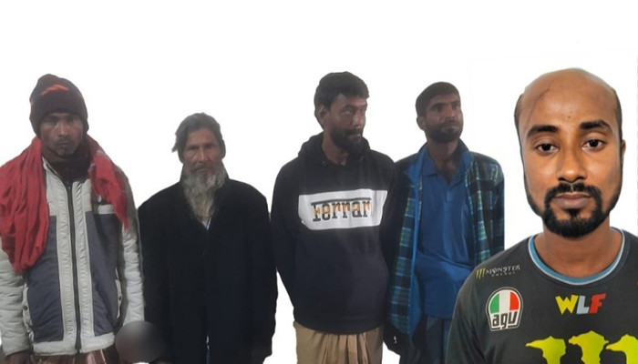 রাজশাহীতে পৃথক অভিযানে ৫ মাদক ব্যবসায়ী গ্রেপ্তার, গাঁজা ও চোলাই মদ উদ্ধার