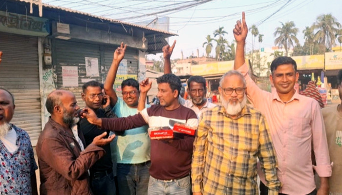 মির্জা ফখরুল গুরুত্বপূর্ণ মন্ত্রী হওয়ায় ঠাকুরগাঁওয়ে আনন্দের জোয়ার-শহরজুড়ে মিষ্টি বিতরণের হিড়িক