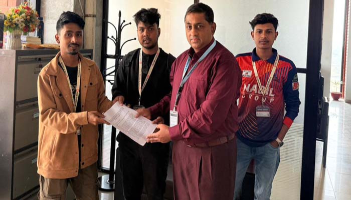 বরেন্দ্র বিশ্ববিদ্যালয়ের শিক্ষার্থীদের স্মারকলিপি প্রদান