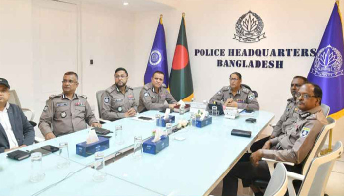 চাঁদাবাজি ঠেকাতে মাঠপর্যায়ের কর্মকর্তাদের কঠোর বার্তা আইজিপির