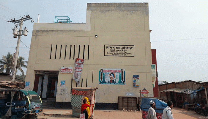 রাণীশংকৈলে কোটি টাকার ভবন পড়ে আছে, ২ বছরেও শুরু করেনি  ব্যবসা