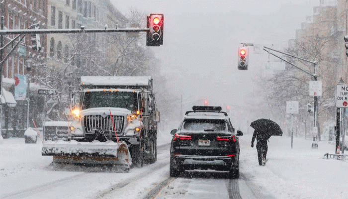 তুষারঝড়ে বিপর্যস্ত আমেরিকার বিস্তীর্ণ অংশ!
