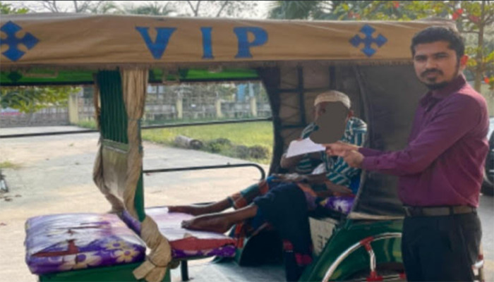 শারীরিকভাবে অক্ষম ব্যক্তির পাশে পুঠিয়ার মানবিক এসিল্যান্ড