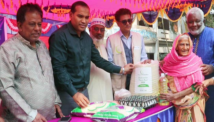 রাণীনগরে সুবিধাবঞ্চিত ৪১৫ পরিবারের মাঝে খাদ্যসামগ্রী বিতরণ