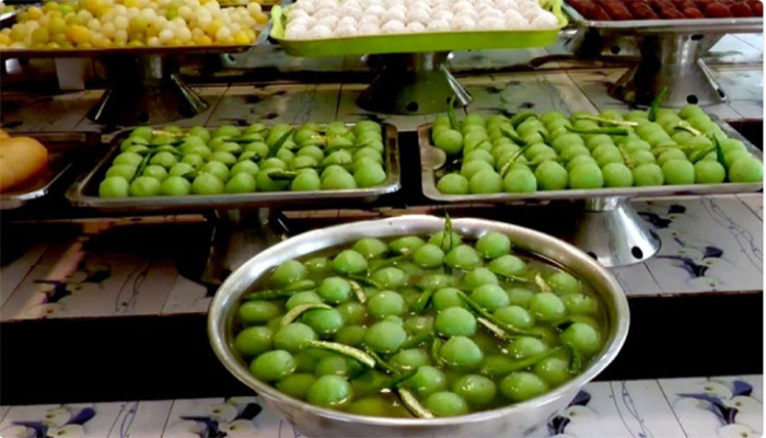 কুড়িগ্রামে জনপ্রিয় হয়ে উঠেছে কাঁচা মরিচের রসগোল্লা