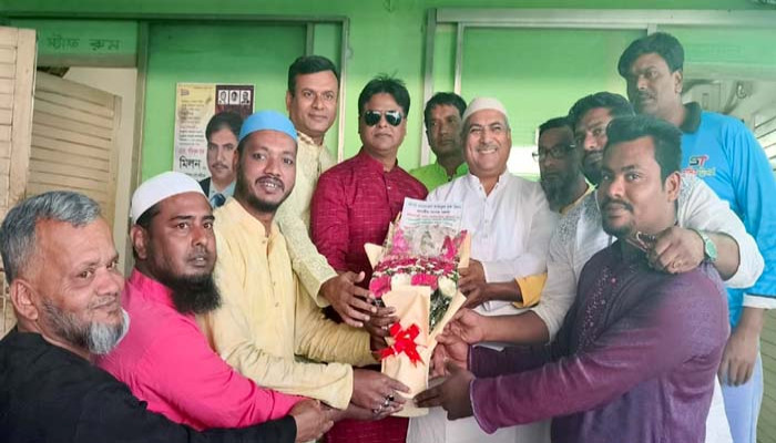 পবা-মোহনপুর- ৩ আসনের এমপি শফিকুল হক মিলনকে সংবর্ধনা