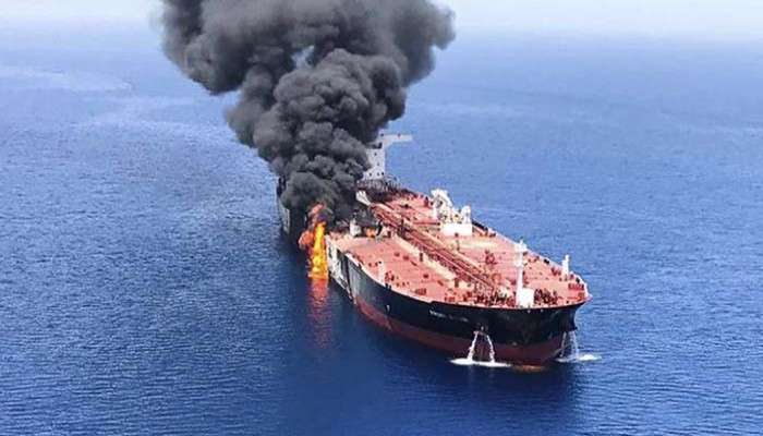 ওমানের উপকূলাঞ্চলে তেল ট্যাংকারে হামলা: ৪ আহত, ক্রু নিরাপদে সরানো হয়েছে
