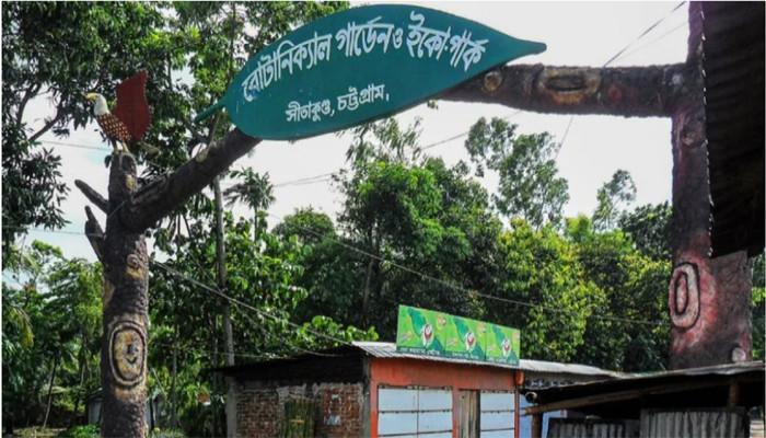 গলাকাটা অবস্থায় জঙ্গলে হাঁটছিল দ্বিতীয় শ্রেণির ছাত্রী