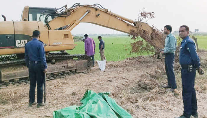 গোদাগাড়ীতে প্রশাসনের ঝটিকা অভিযানে ৪টি এস্কেভেটর অকেজো
