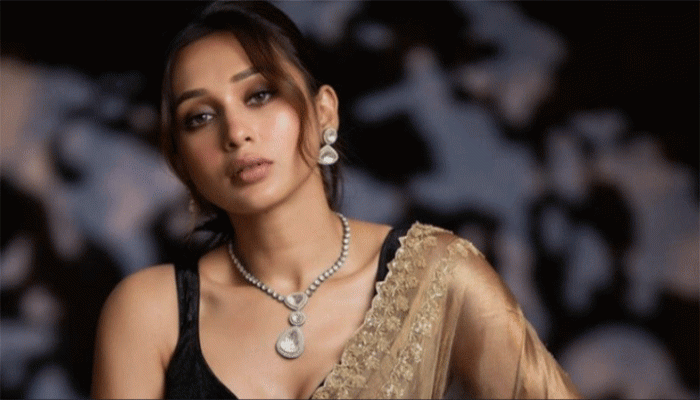 মিমি চক্রবর্তীর বিরুদ্ধে দুই মামলা