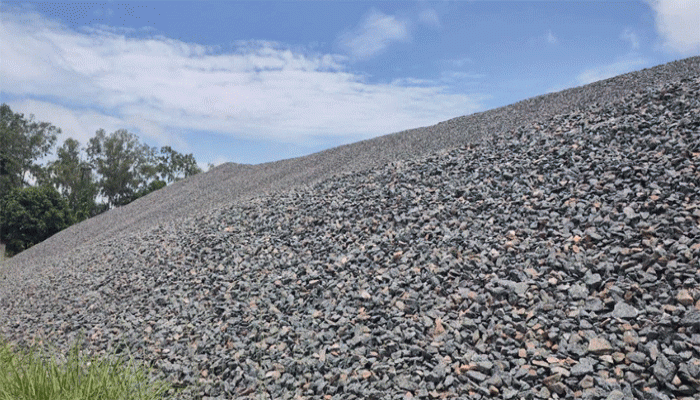 ১৪ লাখ টন পাথর মজুদ, বিক্রি নেই উৎপাদন বন্ধের আশঙ্কা: বেকার হবেন হাজারো শ্রমিক