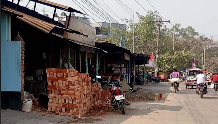 রাণীশংকৈলে খাস জমিতে অবৈধ দোকান উচ্ছেদের দাবি, ইউএনও’র কাছে লিখিত অভিযোগ