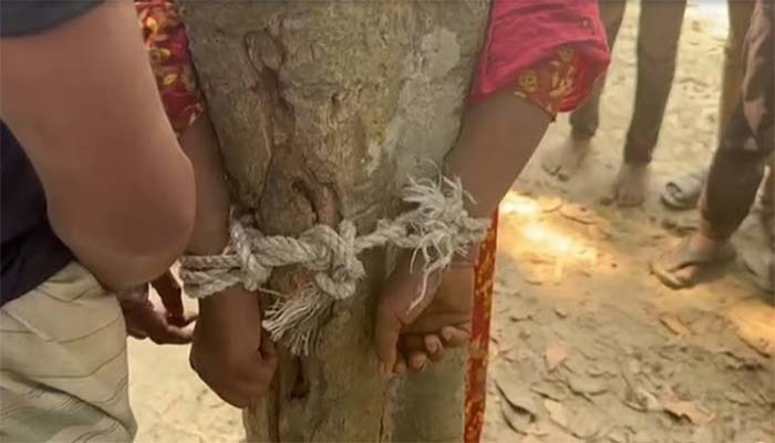 পাবনার ঈশ্বরদীতে তরুণ-তরুণীকে গাছে বেঁধে নির্যাতন, ভিডিও ভাইরাল