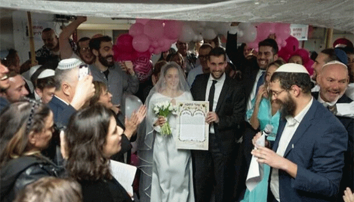 যুদ্ধের মধ্যে মাটির ৪ তলা নিচে ইসরাইলি যুগলের বিয়ে!