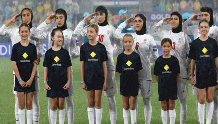 এবার জাতীয় সঙ্গীত গেয়ে স্যালুট দিলেন ইরানের নারী ফুটবলাররা