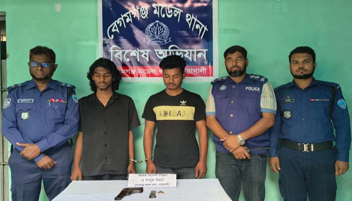নোয়াখালীতে বিদেশি পিস্তলসহ দুই সন্ত্রাসী গ্রেপ্তার