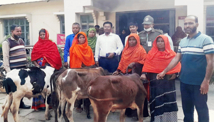 লালপুরে দরিদ্র সদস্যদের মাঝে সম্পদ বিতরণ