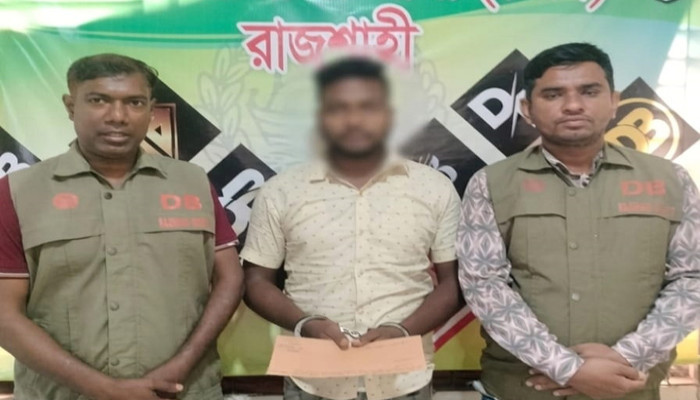 গোদাগাড়ীতে ১০ লাখ টাকার হেরোইন-সহ মাদক কারবারি গ্রেফতার