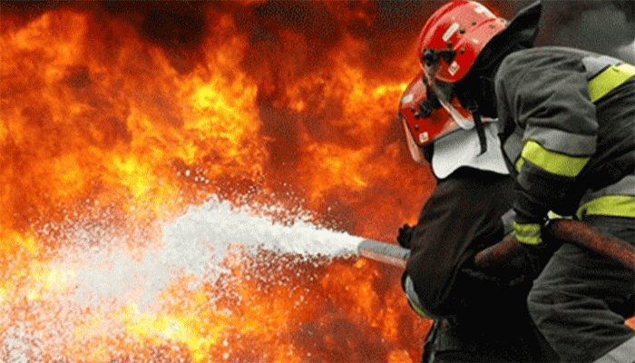 রাজধানীর মিরপুরে বহুতল ভবনে আগুন