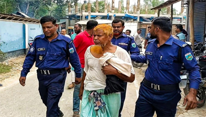 মান্দায়  বসতবাড়িতে হামলা, ভাংচুর ও লুটপাটের অভিযোগ