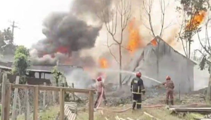 তানোরে তুলার গুদামে ভয়াবহ আগুন