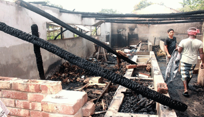ফুলবাড়ীতে মশার কয়েলের আগুনে গোয়ালঘর পুড়ে ছাই