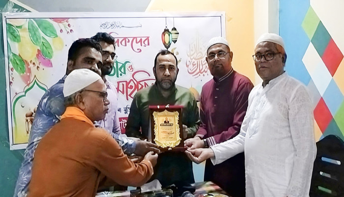 চারঘাটে সাংবাদিকদের মিলনমেলা ও ইফতার মাহফিল অনুষ্ঠিত