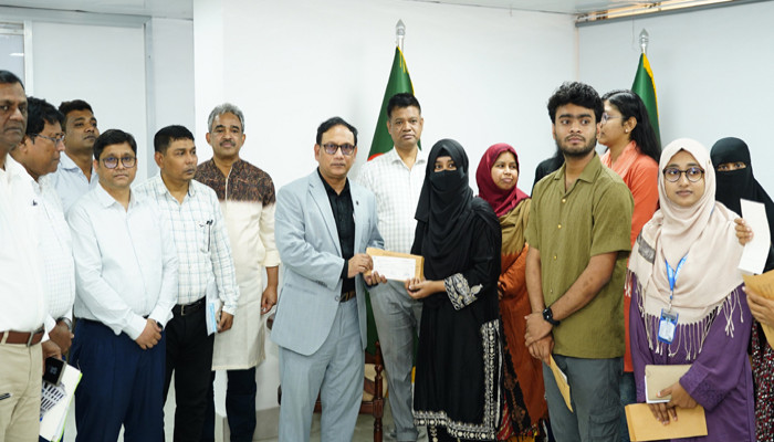 দরিদ্র ও মেধাবী ১৫৭ শিক্ষার্থীকে শিক্ষাবৃত্তি দিল রাজশাহী সিটি কর্পোরেশন