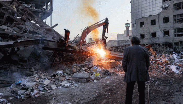ইরানকে সবদিক দিয়ে পুরোপুরি ধ্বংস করার হুঁশিয়ারি দিলেন ডোনাল্ড ট্রাম্প