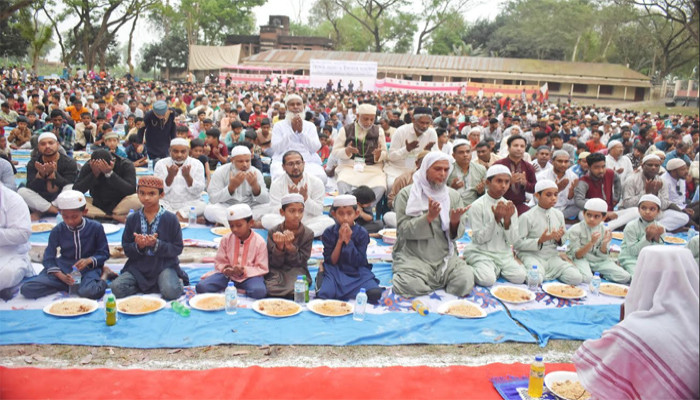 বেগম  খালেদা জিয়া এর আত্মার মাগফিরাত কামনায় বাগবাড়ী'তে দোয়া ও ইফতার মাহফিল