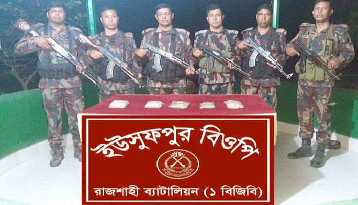 রাজশাহীর সীমান্তে বিপুল পরিমান ভারতীয় এলইডি লাইট জব্দ