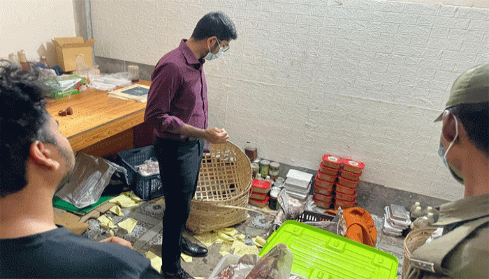 পুঠিয়ায় ভ্রাম্যমান আদালতের অভিযান