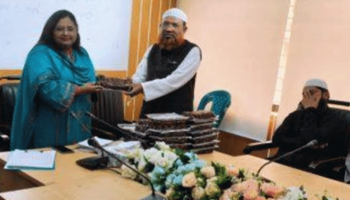 তানোরে এতিমখানা ও মাদ্রাসায় সৌদির উপহারের খেজুর বিতরণ