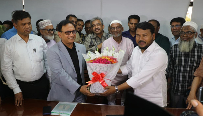 রাসিকের দায়িত্ব গ্রহণ করলেন নবনিযুক্ত প্রশাসক মাহফুজুর রহমান রিটন
