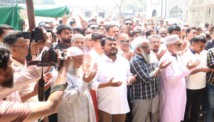 হযরত শাহ মখদুম রুপোশ (রহঃ) এর মাজার জিয়ারত করলেন নবনিযুক্ত রাসিক প্রশাসক