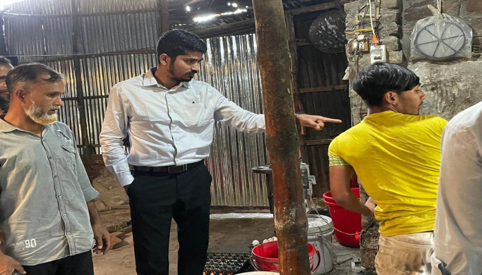 পুঠিয়ায় মানহীন সেমাই ও বেকারি কারখানায় এসিল্যান্ড শিবু দাশ