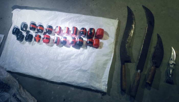 রাজশাহীতে ২১ ককটেল ও দেশীয় অস্ত্র উদ্ধার