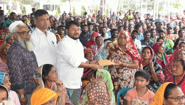 প্রধানমন্ত্রী তারেক রহমানের ঈদ উপহার পেলেন রাসিকের ১২৩৭ জন পরিচ্ছন্নকর্মী