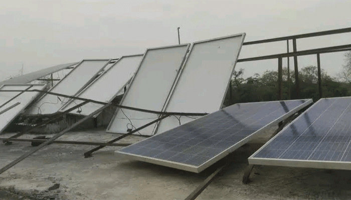নিয়ামতপুরে ঝড়ে কৃষকের সোলার বিদ্যুৎ  ক্ষতিগ্রস্ত, জাতীয় গ্রিডে সরবরাহ বন্ধ